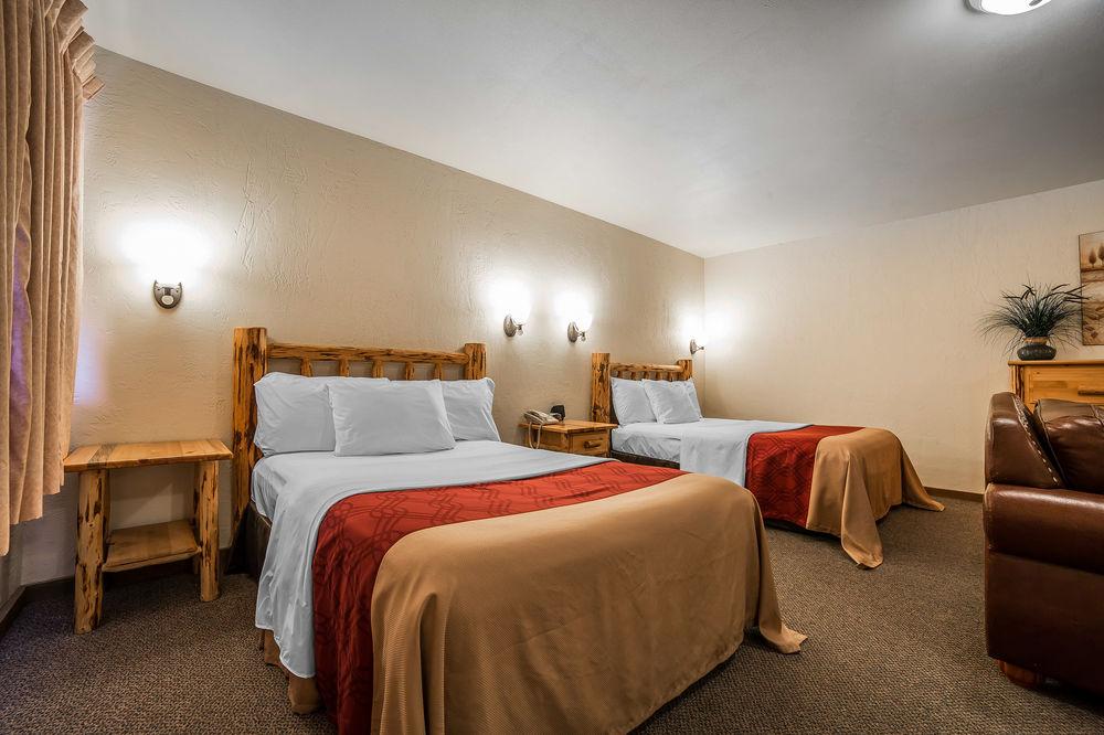 Econo Lodge Inn & Suites Kalispell - Glacier National Park Gateway Exterior foto